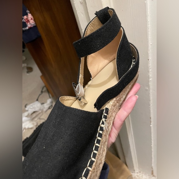 Cute canvas sandal. Light, comfortable and classy - Picture 1 of 3